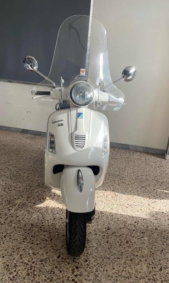 PIAGGIO Vespa GTS 300 Super Super Immagine 0