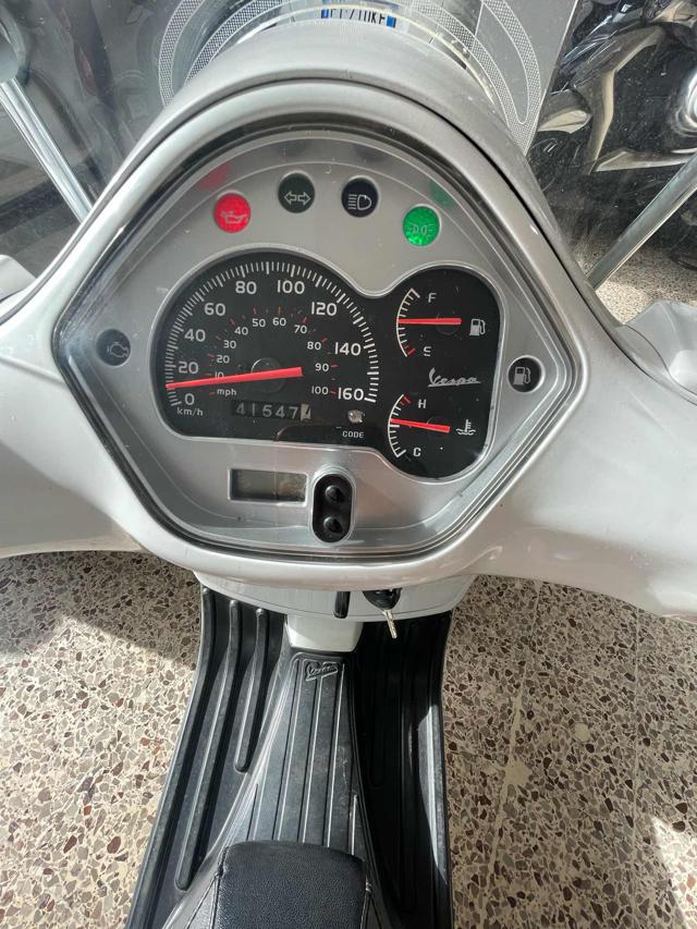 PIAGGIO Vespa GTS 300 Super Super Immagine 4