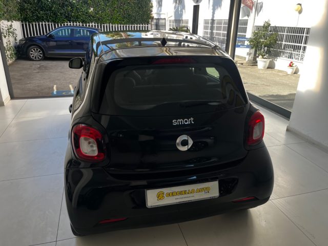 SMART ForFour 70 1.0 twinamic Youngster da ?179,00 mensili Immagine 4