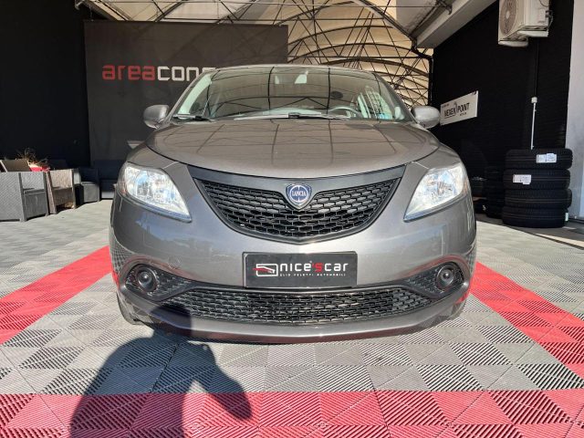 LANCIA Ypsilon 1.0 FireFly 5 porte Ecochic Silver *IBRIDA* Immagine 1