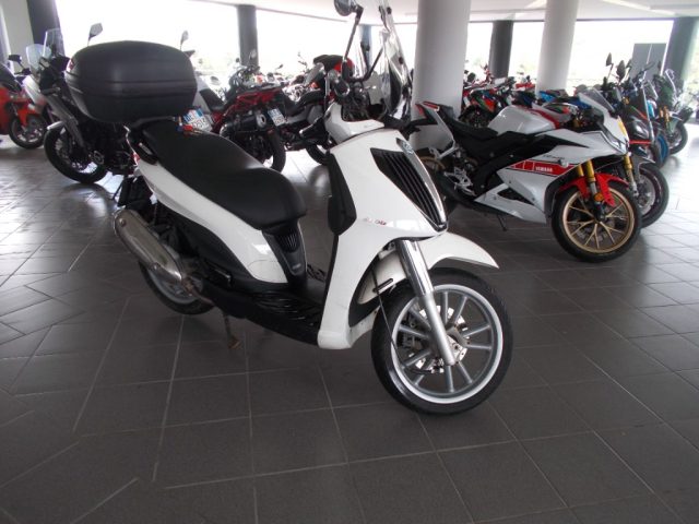 PIAGGIO Carnaby Cruiser 300 . Immagine 0