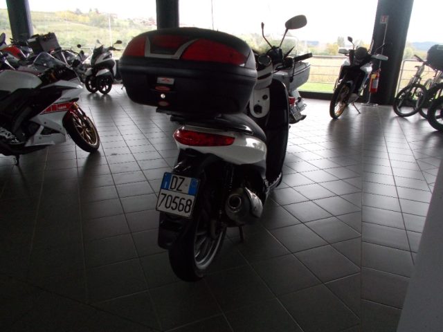 PIAGGIO Carnaby Cruiser 300 . Immagine 2