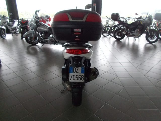 PIAGGIO Carnaby Cruiser 300 . Immagine 3