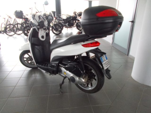 PIAGGIO Carnaby Cruiser 300 . Immagine 4