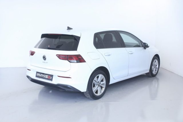 VOLKSWAGEN Golf 2.0 TDI 150 CV DSG SCR Life Navigatore Immagine 4