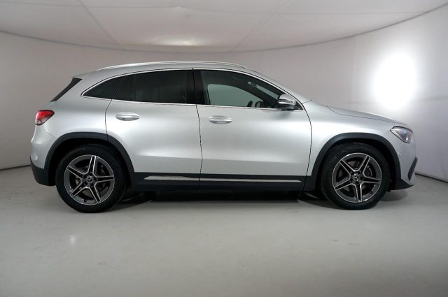 MERCEDES-BENZ GLA 200 D AUTOMATIC 4MATIC PREMIUM Immagine 3