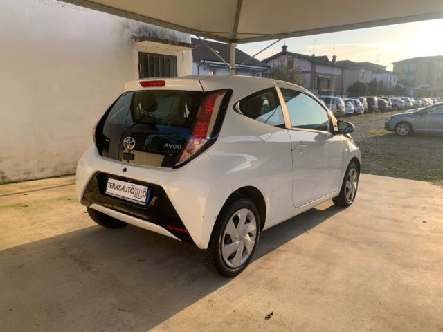 TOYOTA Aygo 1.0 VVT-i 69 CV 3 porte x-play OK NEOPATENTATI Immagine 3