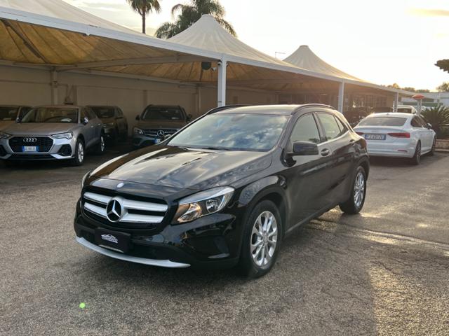 MERCEDES-BENZ GLA 200 d Automatic 4Matic Sport Immagine 2