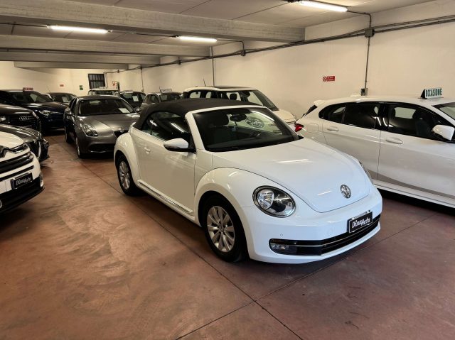 VOLKSWAGEN Maggiolino Maggiolino Cabrio 2.0 tdi bm Design 110cv Immagine 2