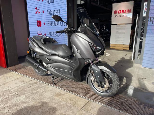 YAMAHA X-MAX 300 . Immagine 1