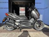 YAMAHA X-MAX 300 .