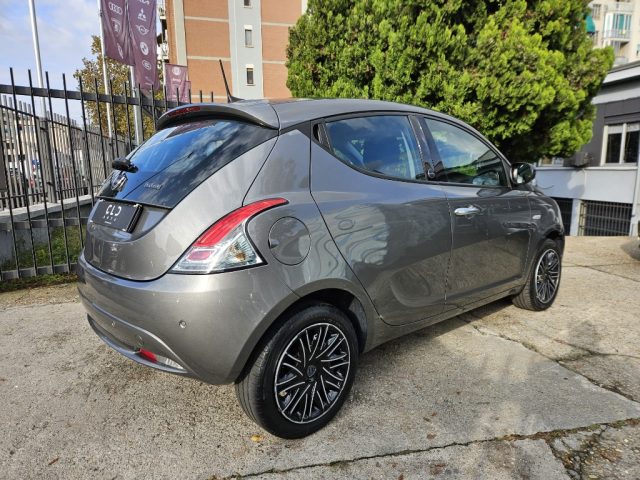 LANCIA Ypsilon 1.0 FireFly 5 porte S&S Hybrid Ecochic Silver Immagine 4