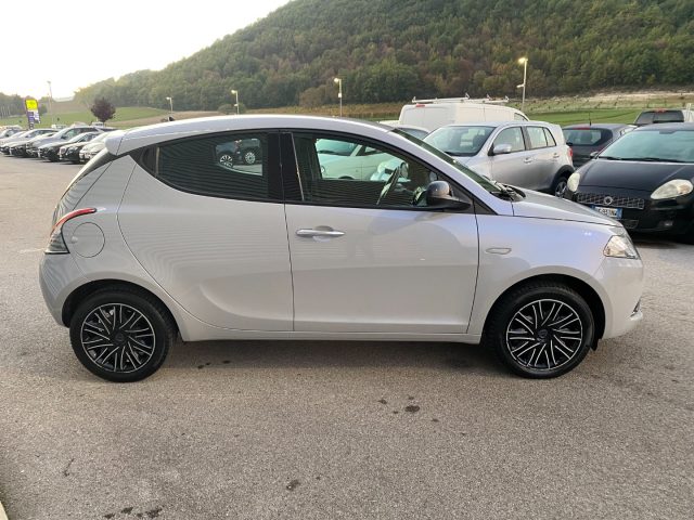 LANCIA Ypsilon 1.2 69 CV 5 porte GOLD OK NEOPATENTATO IVA ESPOSTA Immagine 3