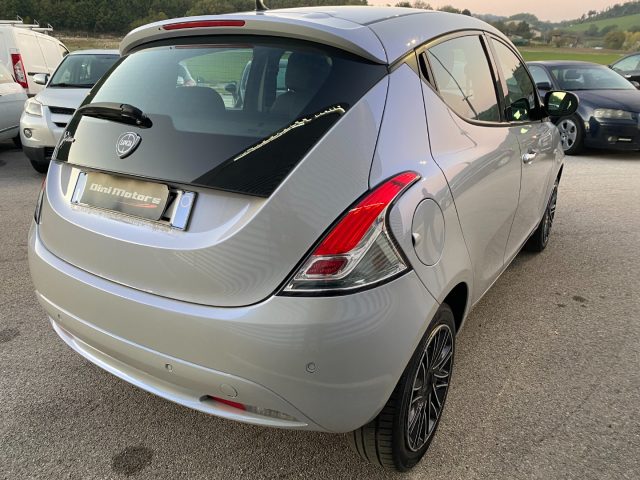 LANCIA Ypsilon 1.2 69 CV 5 porte GOLD OK NEOPATENTATO IVA ESPOSTA Immagine 4