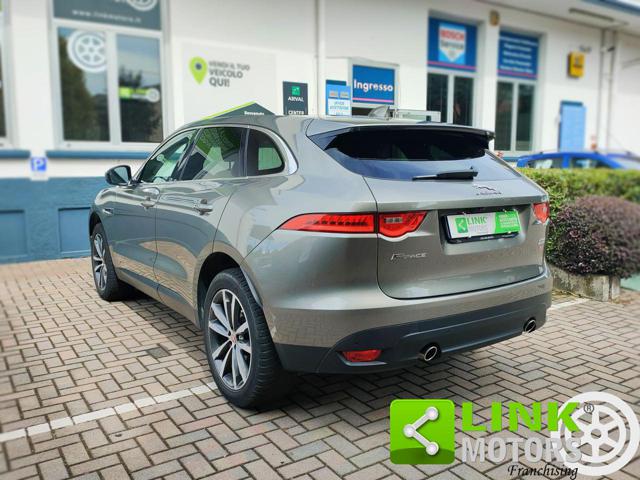 JAGUAR F-Pace 2.0 D 240 CV AWD aut. Prestige Immagine 4