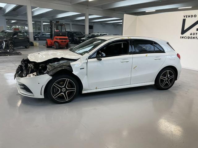 MERCEDES-BENZ A 250 E EQ-POWER 218CV PREMIUM AMG AUTOMATICA Immagine 3