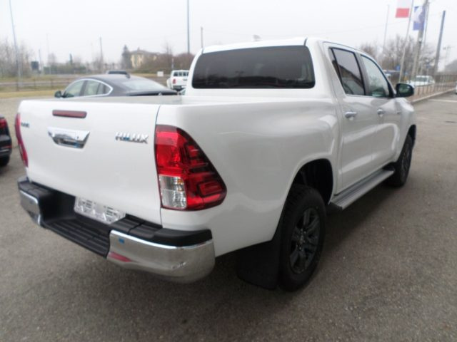 TOYOTA Hilux 2.4 D-4D A/T 4WD 4 porte Double Cab Lounge Immagine 4