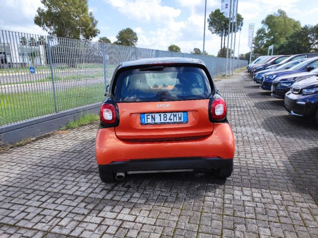 SMART ForTwo 1000 52 kW MHD coupé passion Immagine 4