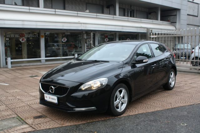 VOLVO V40 D2 R-design kinetik Immagine 0