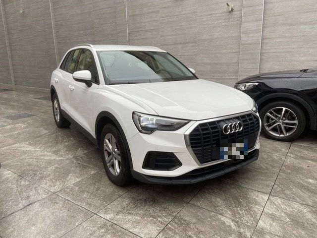 AUDI Q3 35 TDI S tronic Business Immagine 0