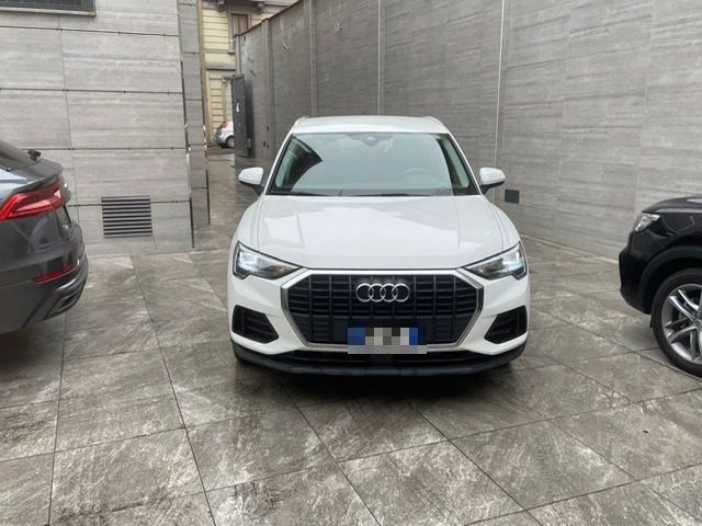 AUDI Q3 35 TDI S tronic Business Immagine 1