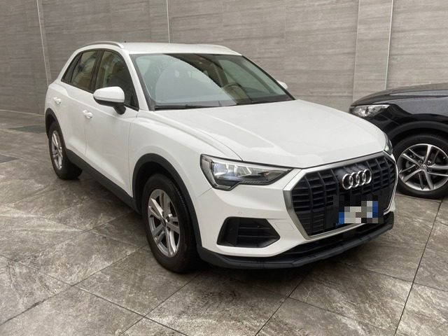 AUDI Q3 35 TDI S tronic Business Immagine 2