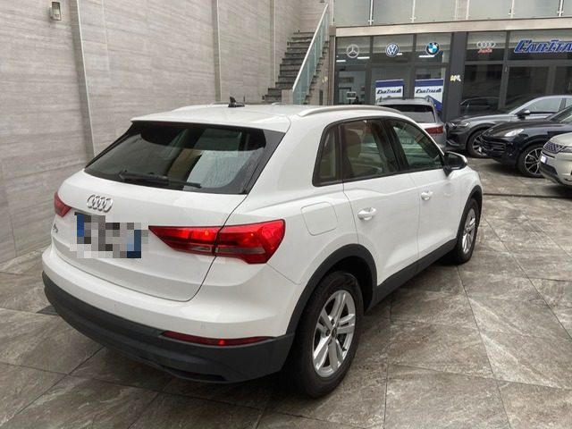 AUDI Q3 35 TDI S tronic Business Immagine 4