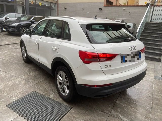 AUDI Q3 35 TDI S tronic Business Immagine 3