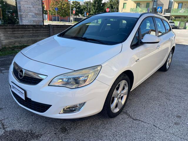 OPEL Astra 1.4 Turbo 140CV Sports Tourer GPL Tech Cosmo Immagine 2