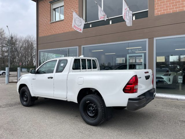 TOYOTA Hilux 2.8 D 4WD 4 porte EXTRA Cab Comfort Immagine 1