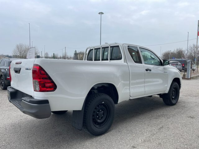 TOYOTA Hilux 2.8 D 4WD 4 porte EXTRA Cab Comfort Immagine 4