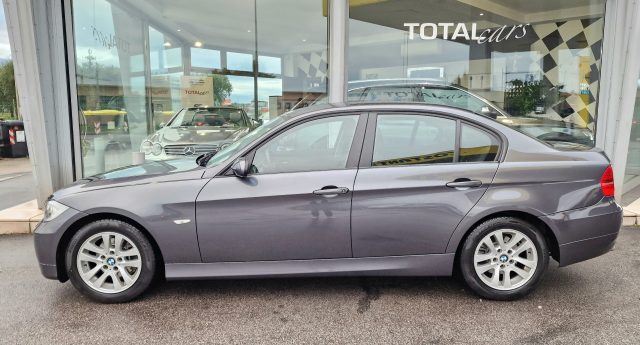 BMW 320 i cat Futura !UNICO PROPRIETARIO-TAGLIANDI BMW! Immagine 4