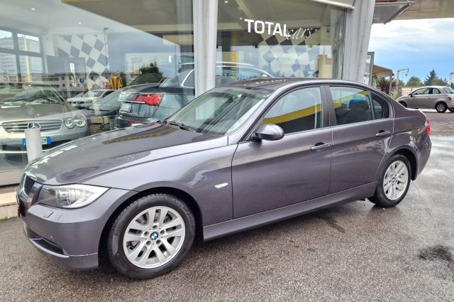 BMW 320 i cat Futura !UNICO PROPRIETARIO-TAGLIANDI BMW! Immagine 3