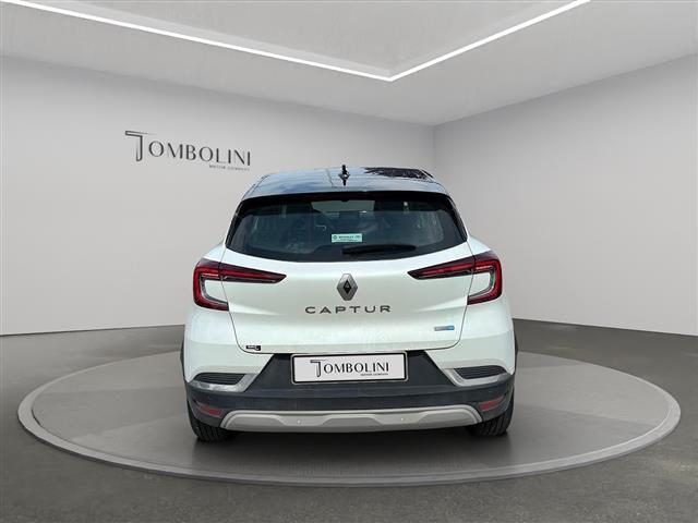 RENAULT Captur 1.6 E-Tech phev Intens 160cv auto Immagine 2