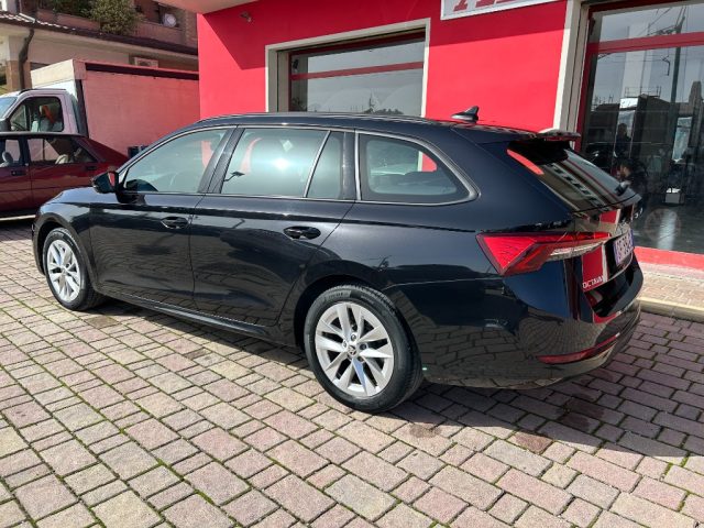 SKODA Octavia 1.5 G-TEC DSG Wagon Executive Immagine 3