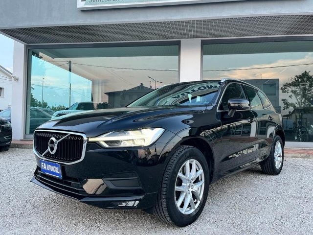 VOLVO XC60 B4 (d) AWD Geartronic Momentum Immagine 1