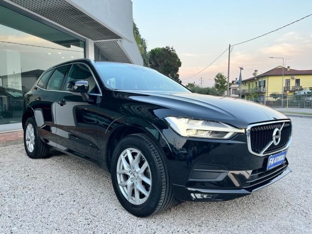 VOLVO XC60 B4 (d) AWD Geartronic Momentum Immagine 3