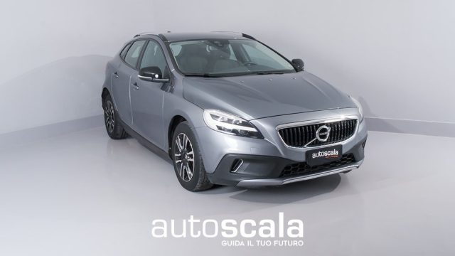 VOLVO V40 Cross Country D2 Momentum Immagine 0