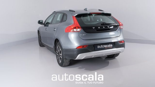 VOLVO V40 Cross Country D2 Momentum Immagine 3