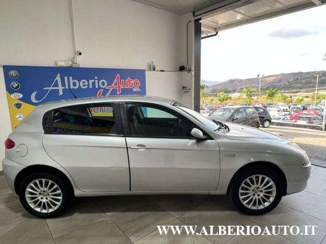 ALFA ROMEO 147 1.9 JTD (120) 5 porte Distinctive Immagine 3