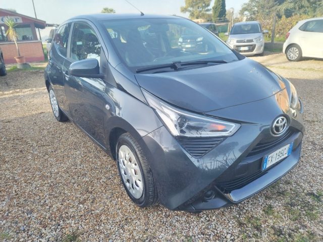 TOYOTA Aygo 1.0 VVT-i 72 CV 5 porte x-business MMT Immagine 1