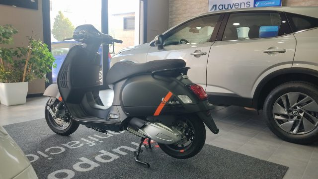 VESPA GTS 300 SuperSport GTS SUPER Immagine 2