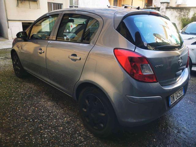 OPEL Corsa 1.2 5 porte Club Immagine 4