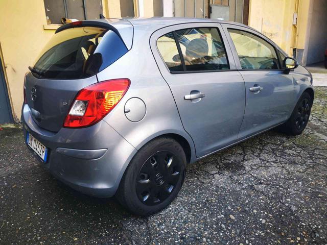 OPEL Corsa 1.2 5 porte Club Immagine 3