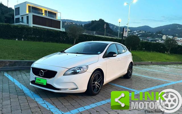 VOLVO V40 2.0 D2 Kinetic my17 120cv Immagine 0