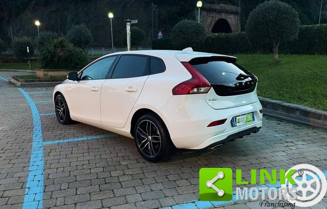 VOLVO V40 2.0 D2 Kinetic my17 120cv Immagine 3