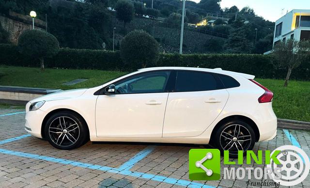 VOLVO V40 2.0 D2 Kinetic my17 120cv Immagine 2