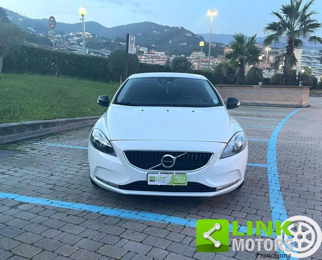 VOLVO V40 2.0 D2 Kinetic my17 120cv Immagine 1