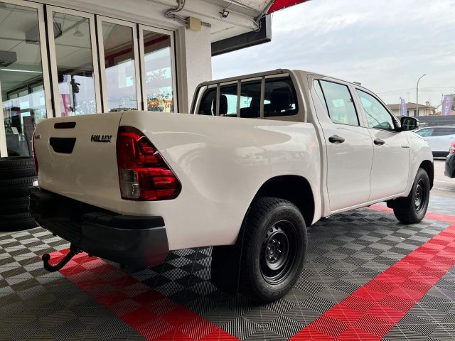 TOYOTA Hilux 2.4 D-4D 4WD 4 porte Double Cab Comfort Immagine 3