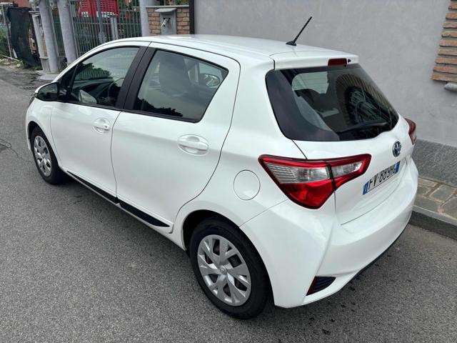 TOYOTA Yaris 1.0 72 CV 5 porte Lounge Immagine 3